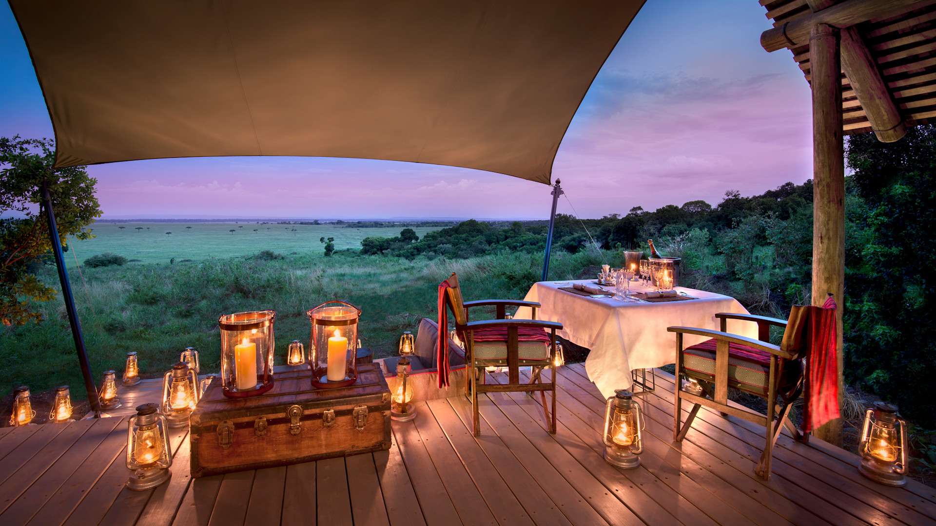 Luxury lodge dining deck, Ngorongoro